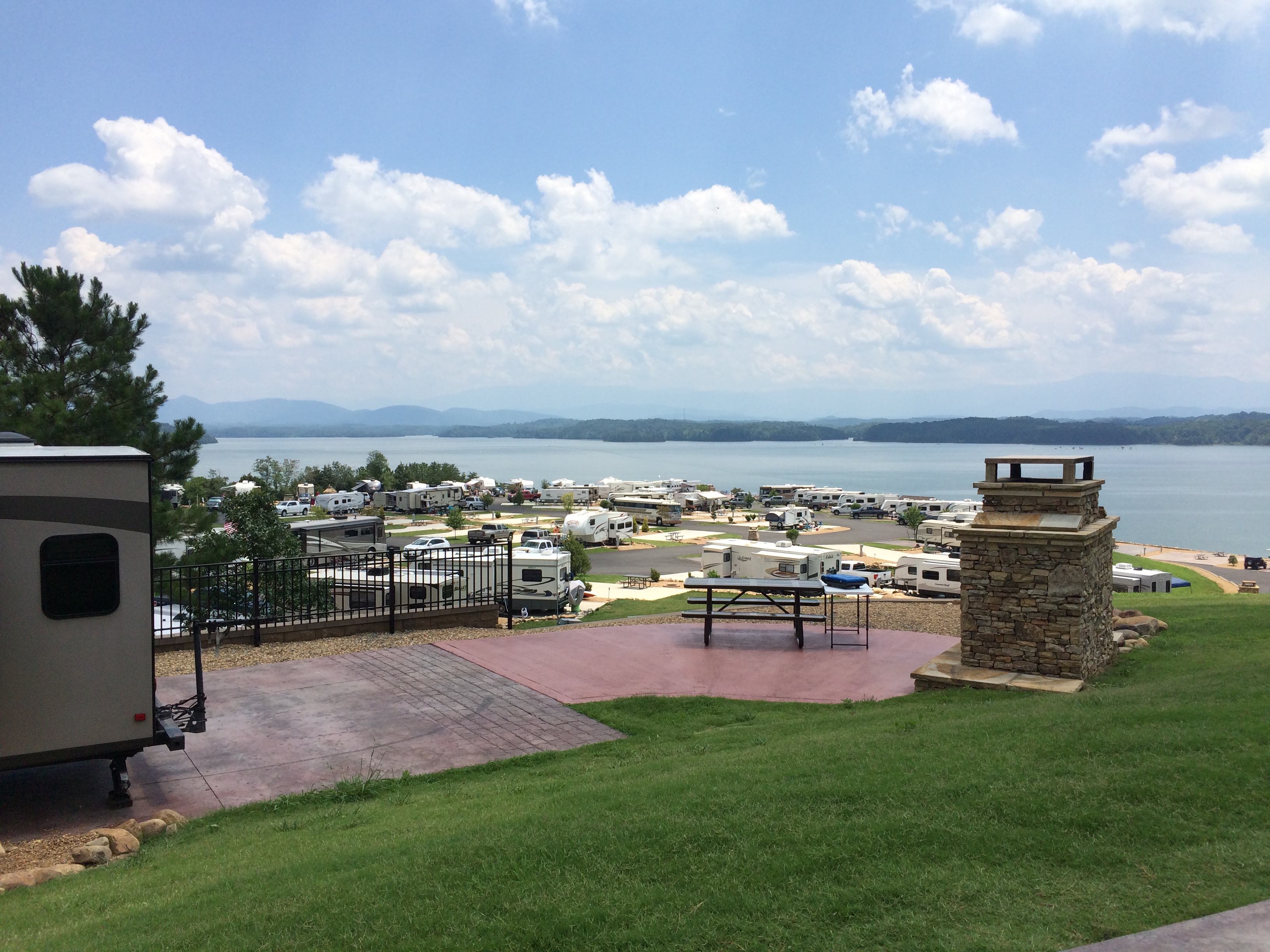 New RV Resort, Breathtaking Views, Fireplaces, BathHouse, STAY WITH US