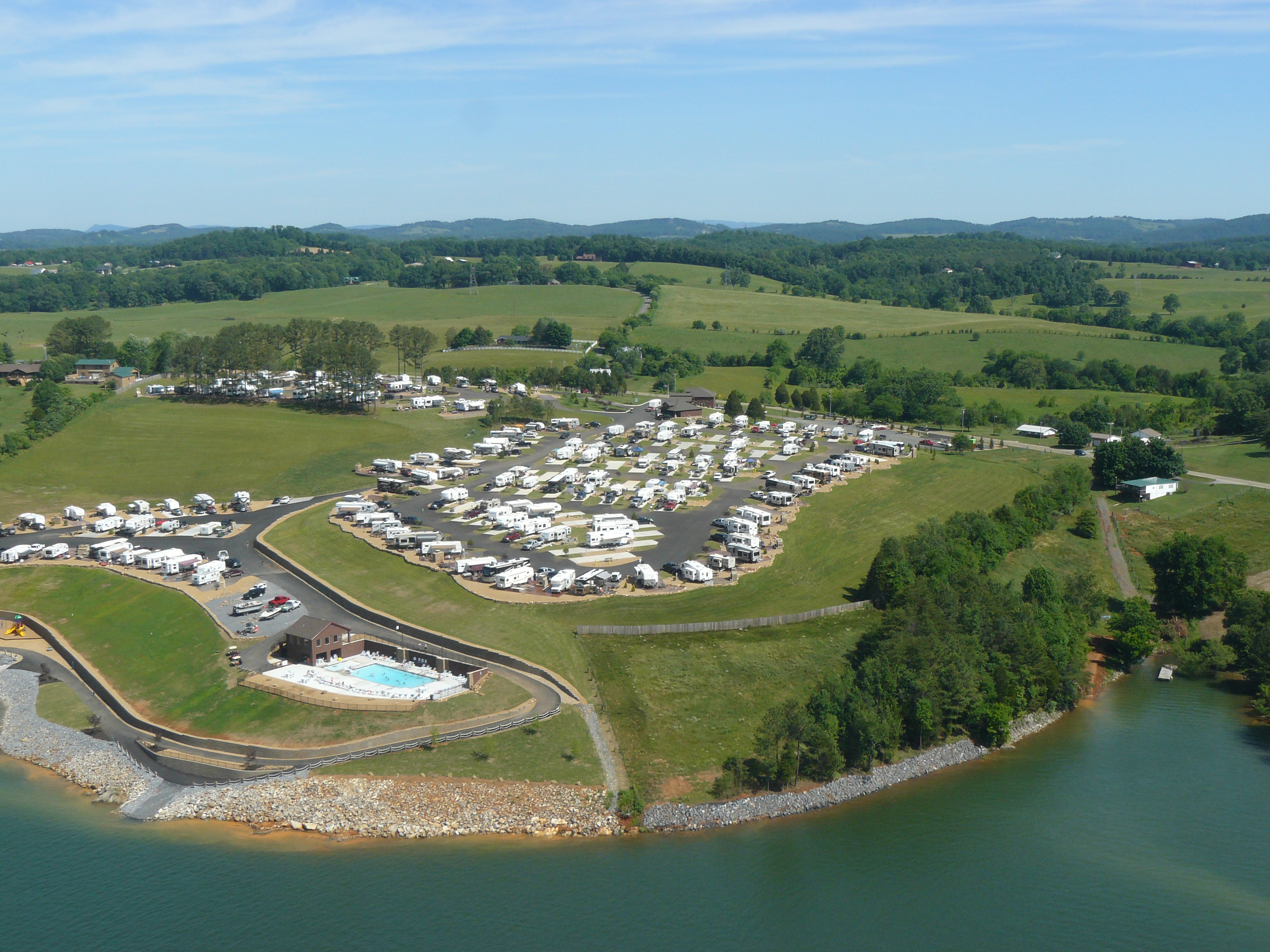 New RV Resort, Breathtaking Views, Fireplaces, BathHouse, STAY WITH US